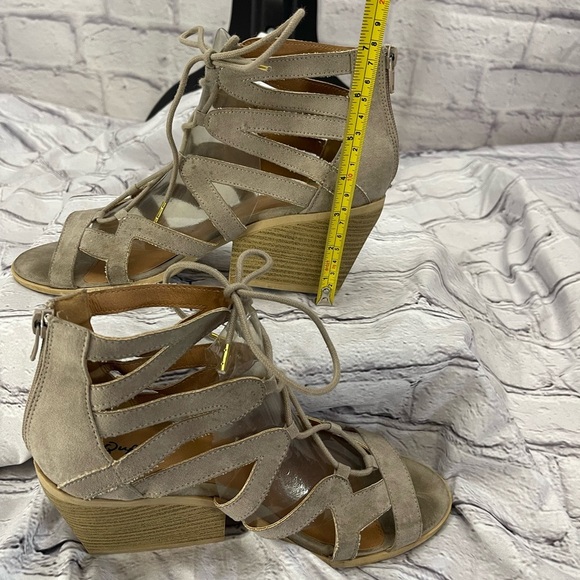 Qupid Women’s‎ Lace Up Gladiator Style Wedge Sandal Size 10 Gently Used - Picture 2 of 7